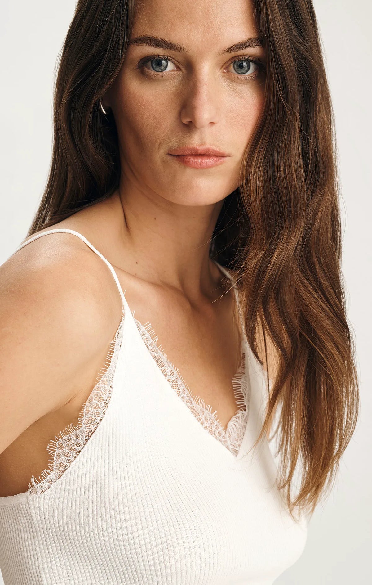 ANTIQUE WHITE