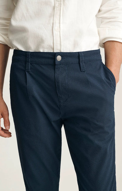 NAVY STRIPE SEERSUCKER
